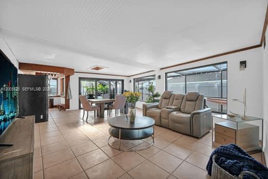 SAN SEBASTIAN UNIT NO 5 - Residential