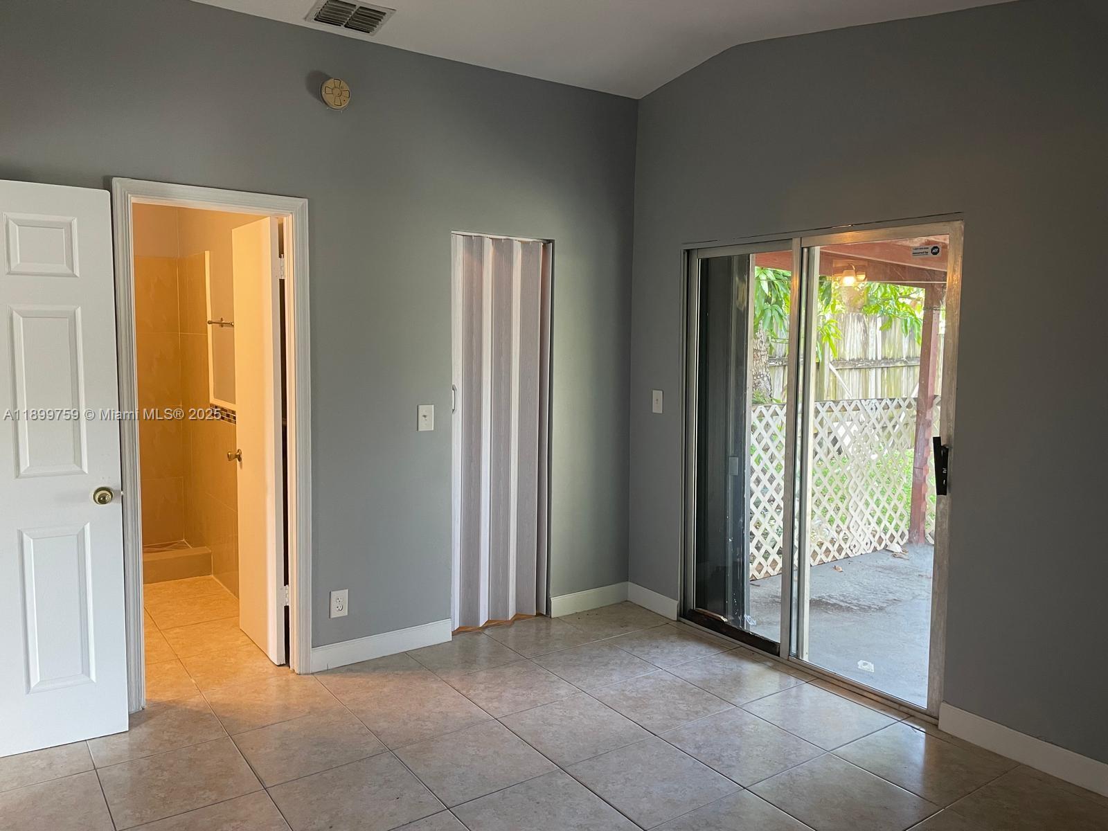 NORTH LAUDERDALE ESTATES - Residential