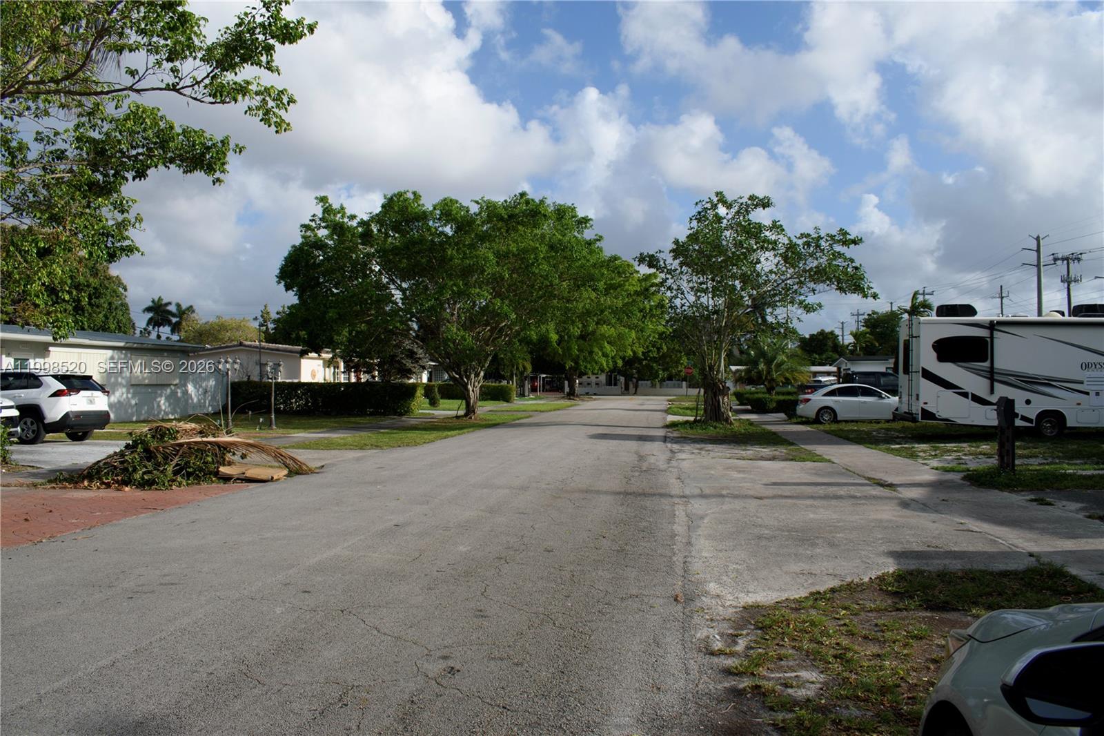 PALM SPRINGS ESTS 9TH ADD - Residential