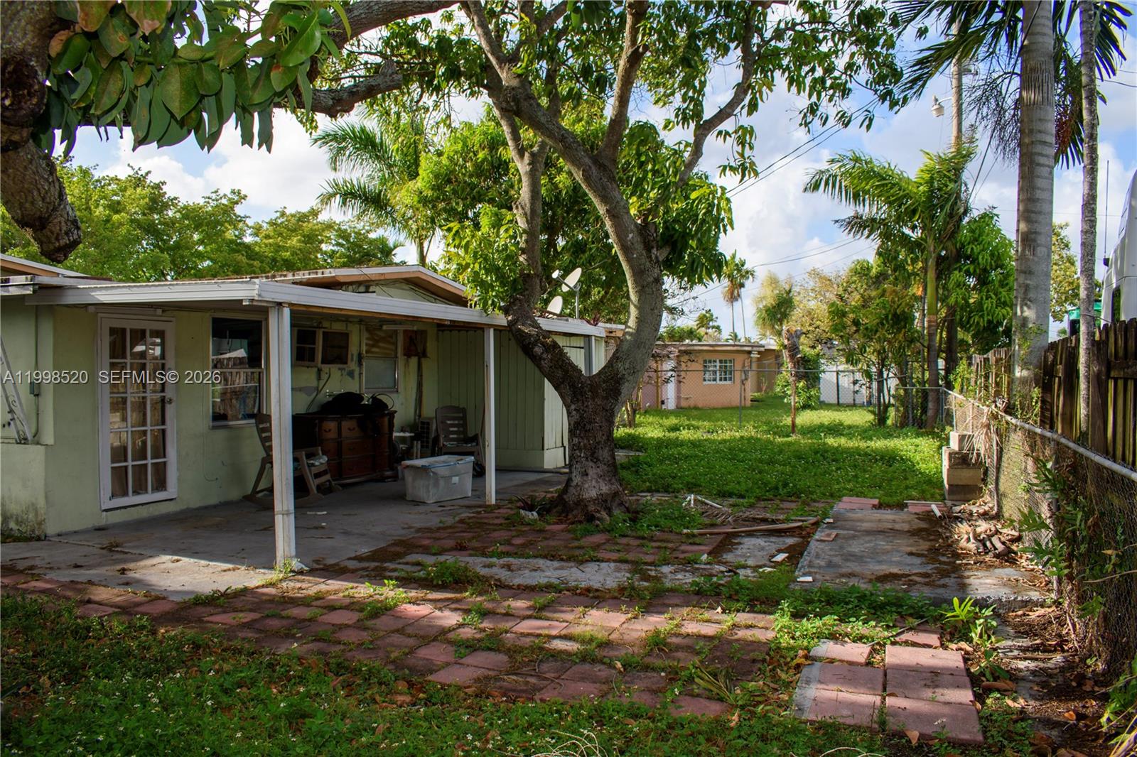 PALM SPRINGS ESTS 9TH ADD - Residential