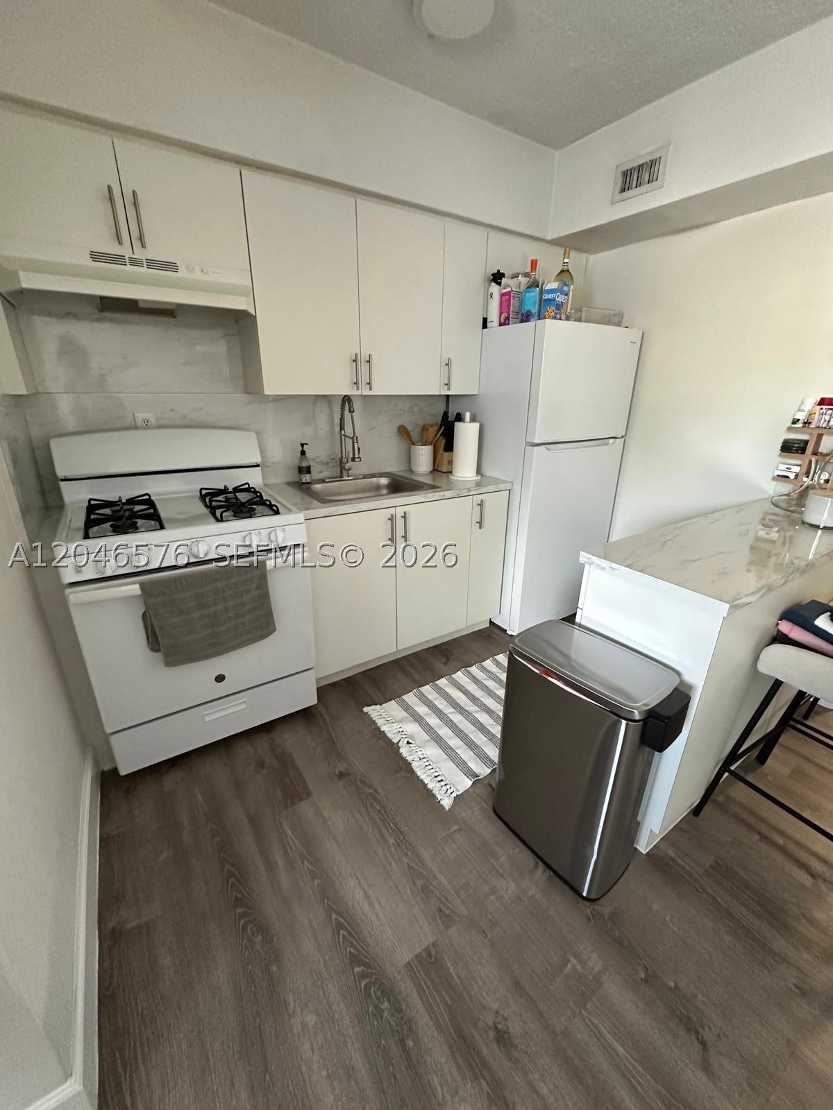 Photo 1 of 20 — 6805 SW 88th St 8, Pinecrest, FL 33156