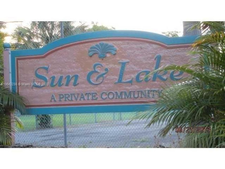 BEAUTIFUL LARGE 1x1.5 CONDO! TENANT OCCUPIED! NO SHORT SALE OR REO!! LOW HOA FEES! MANY COMMUNITY AMENITIES. To show property click on show assist 48 hrs notice required. Seller to choose closing agent!