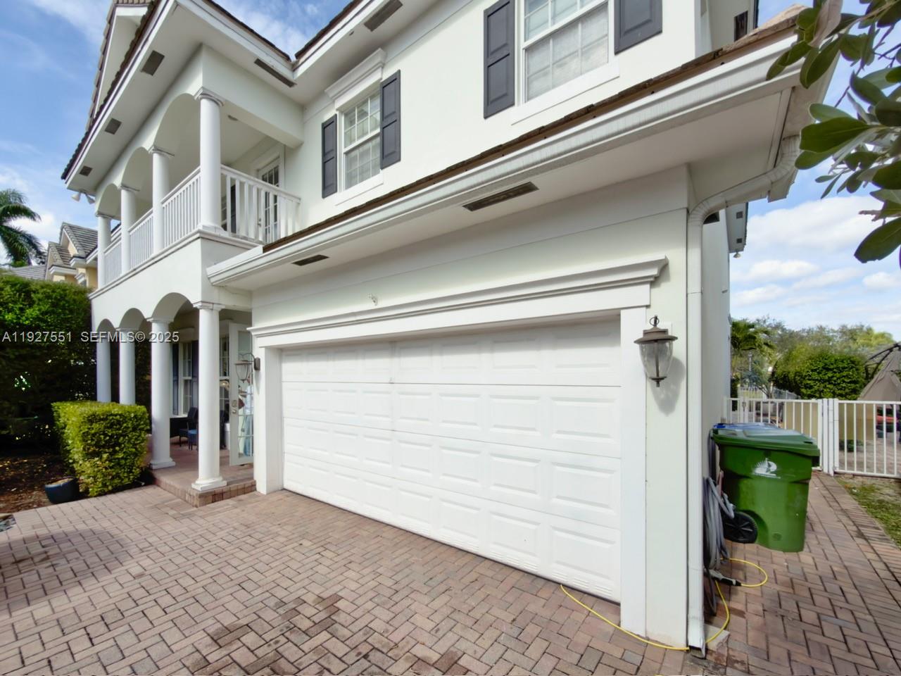 RIVER OAKS - Residential Lease