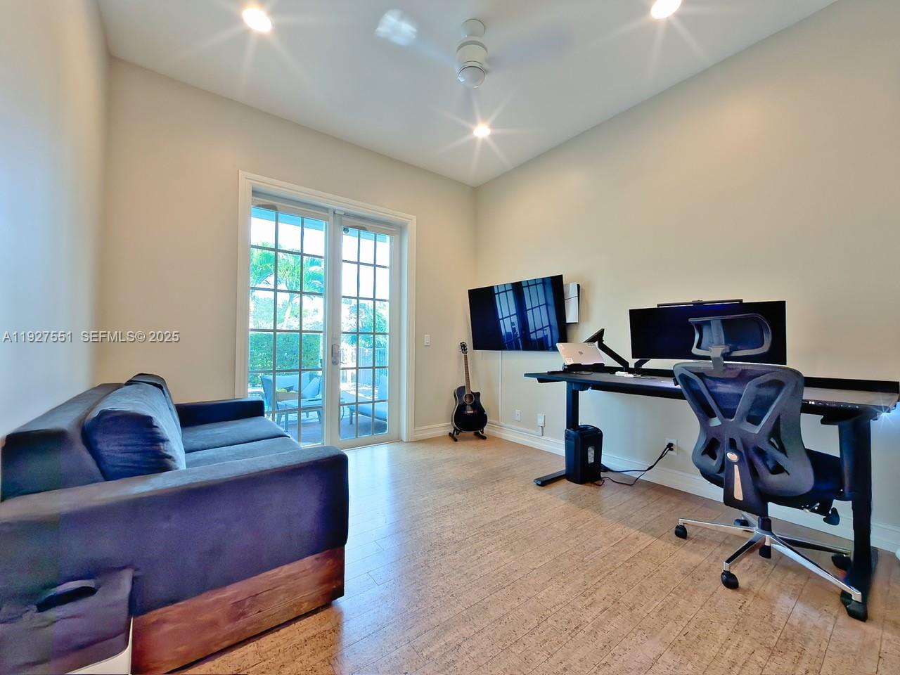 RIVER OAKS - Residential Lease