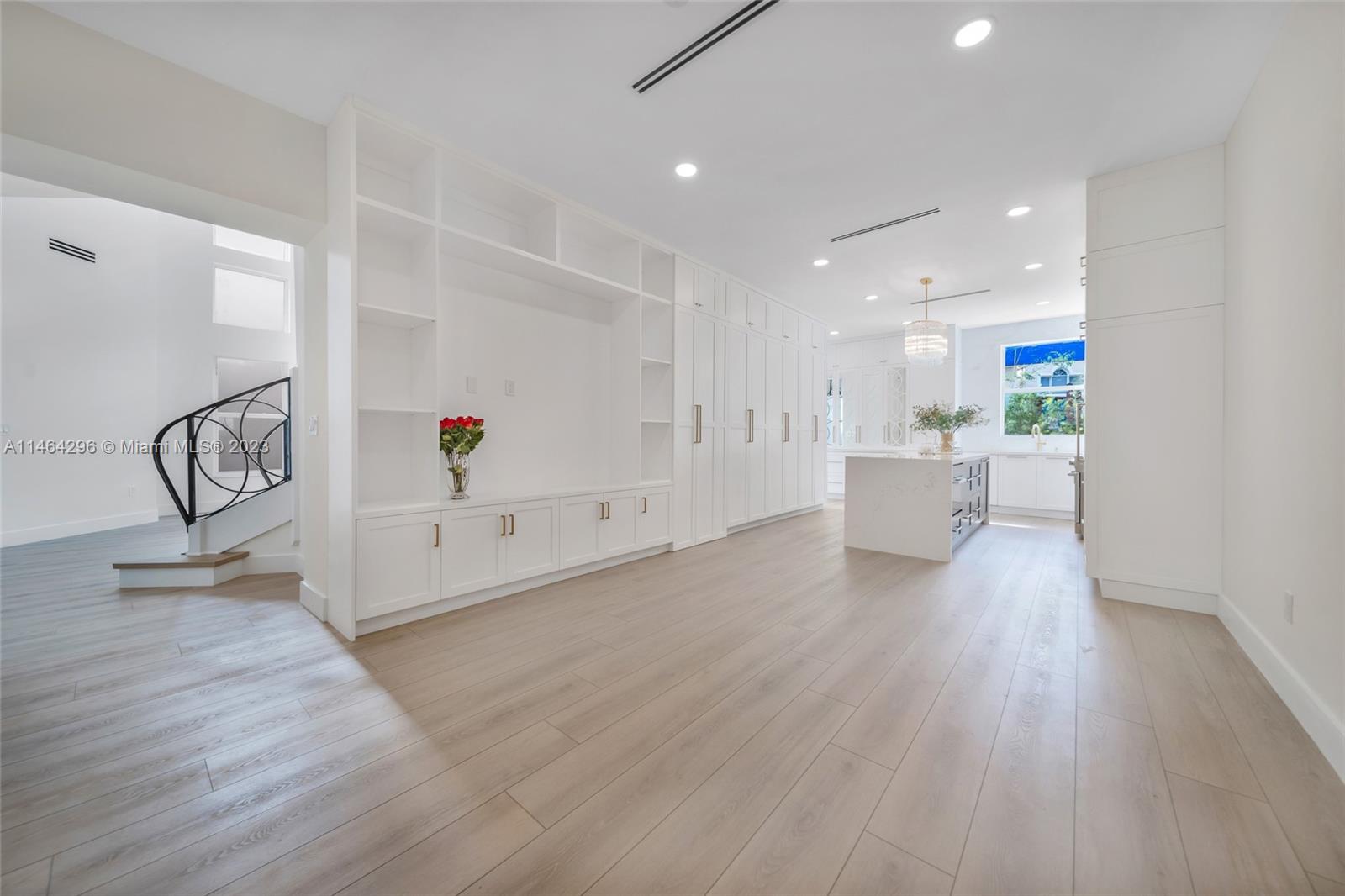 ISLAND WAY - Residential