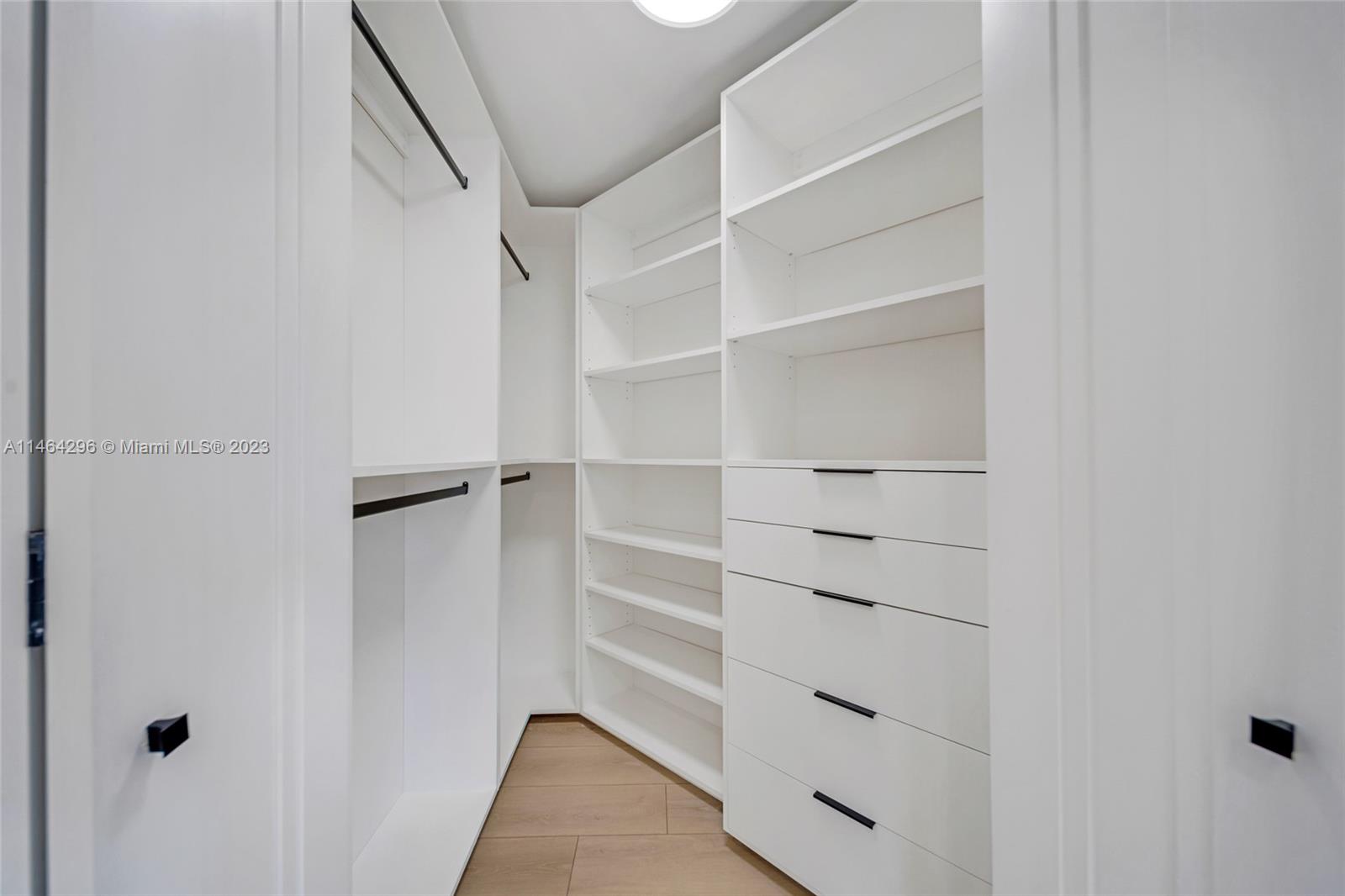 ISLAND WAY - Residential