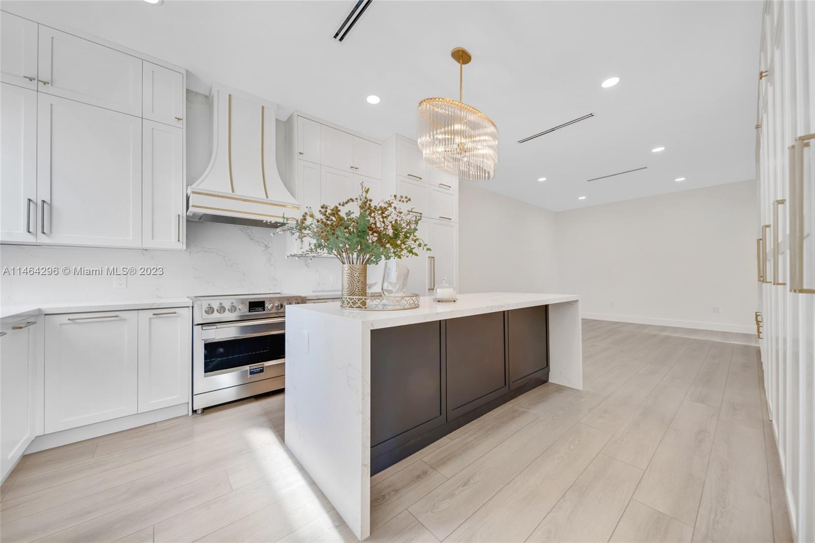 ISLAND WAY - Residential