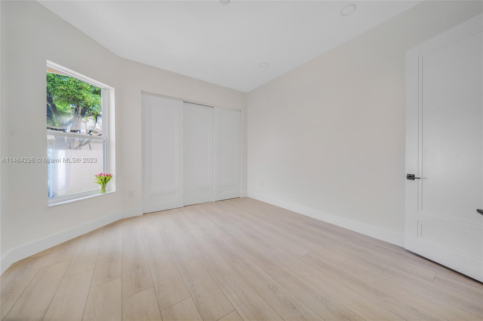 ISLAND WAY - Residential