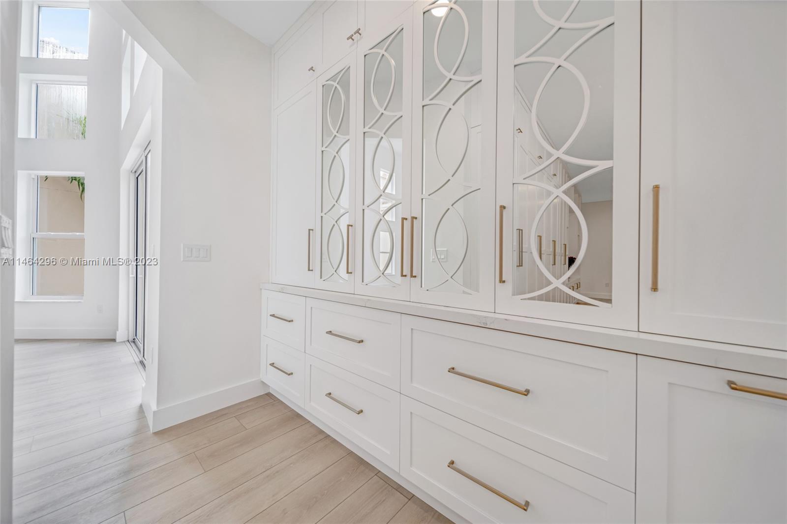 ISLAND WAY - Residential