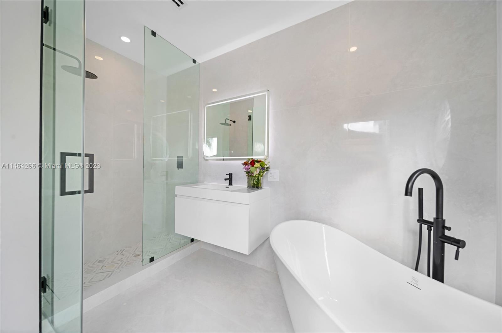 ISLAND WAY - Residential