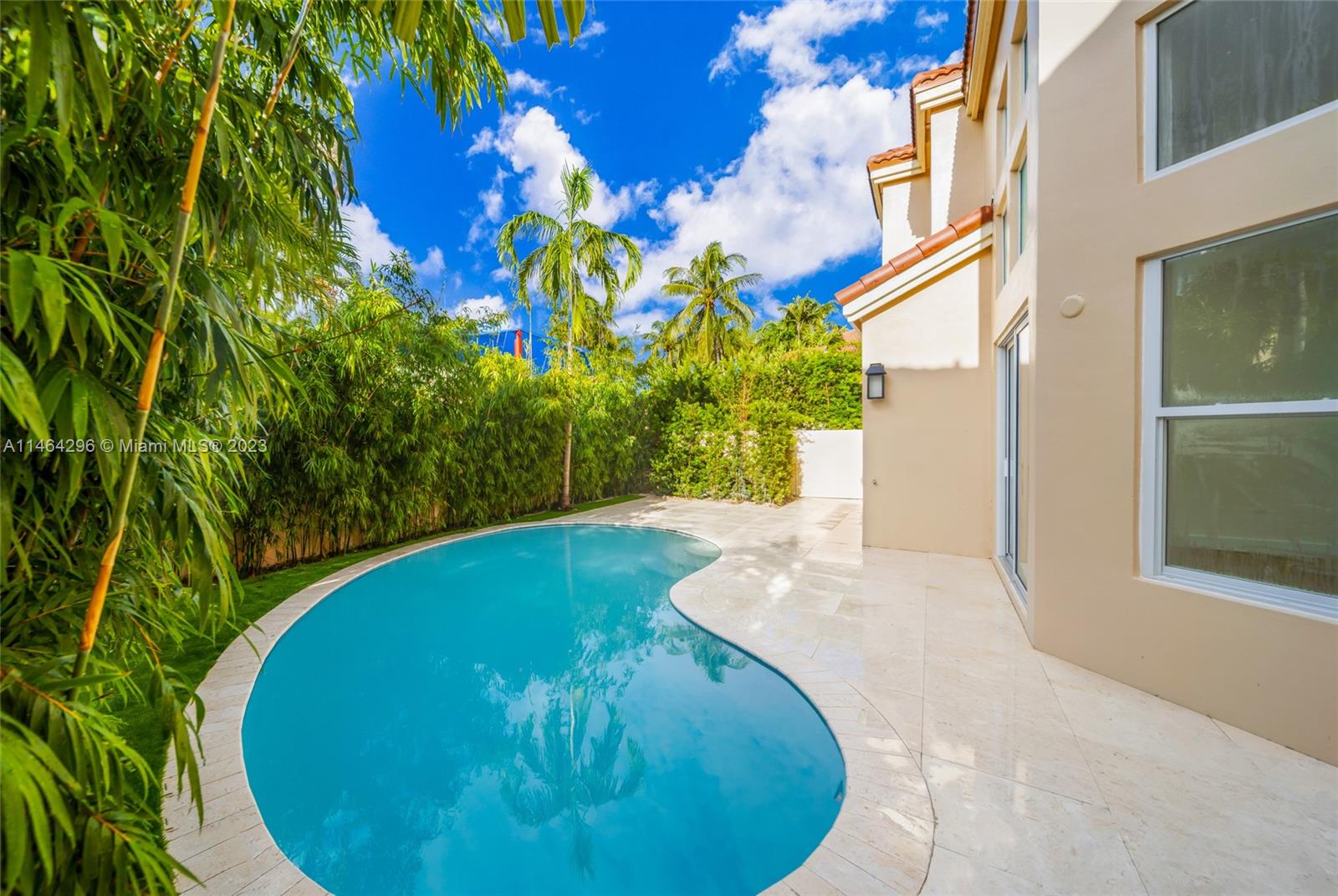 ISLAND WAY - Residential