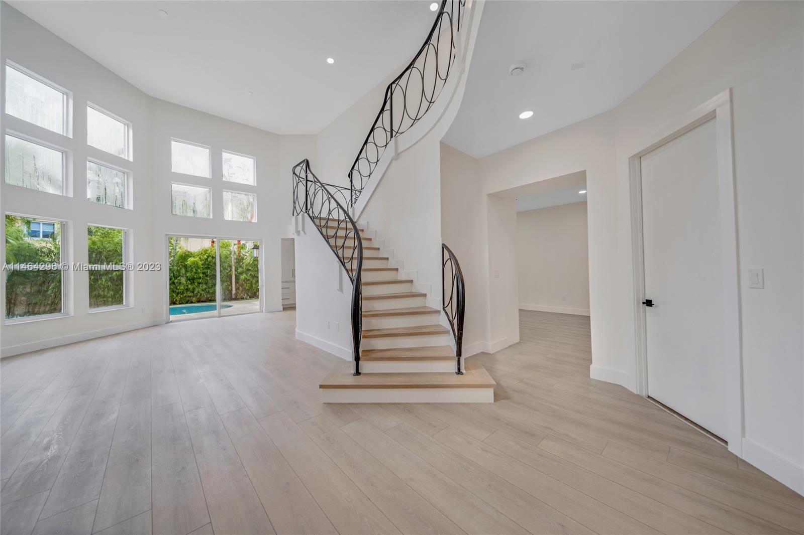 ISLAND WAY - Residential