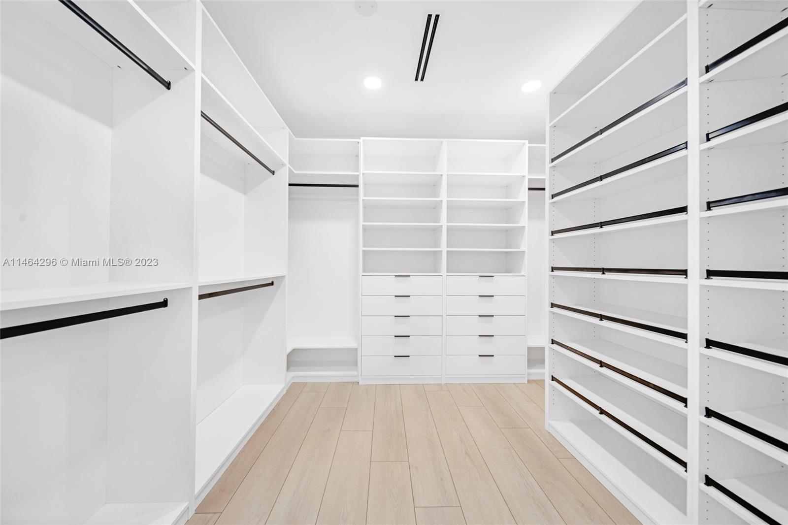 ISLAND WAY - Residential