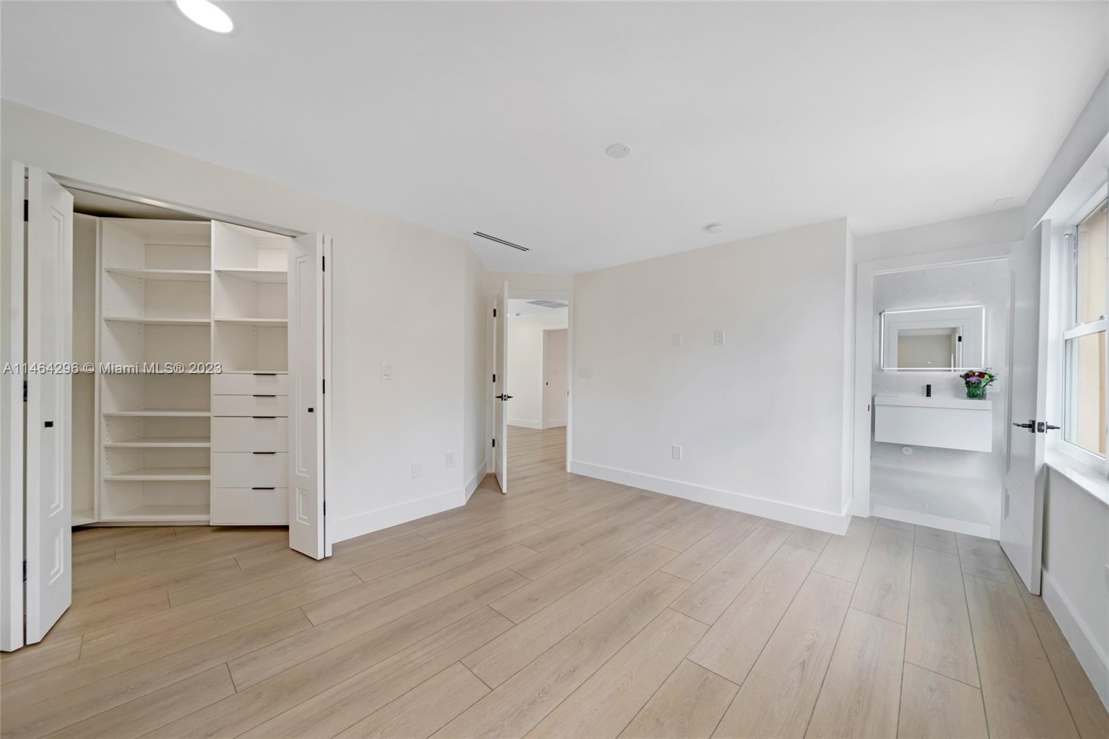 ISLAND WAY - Residential