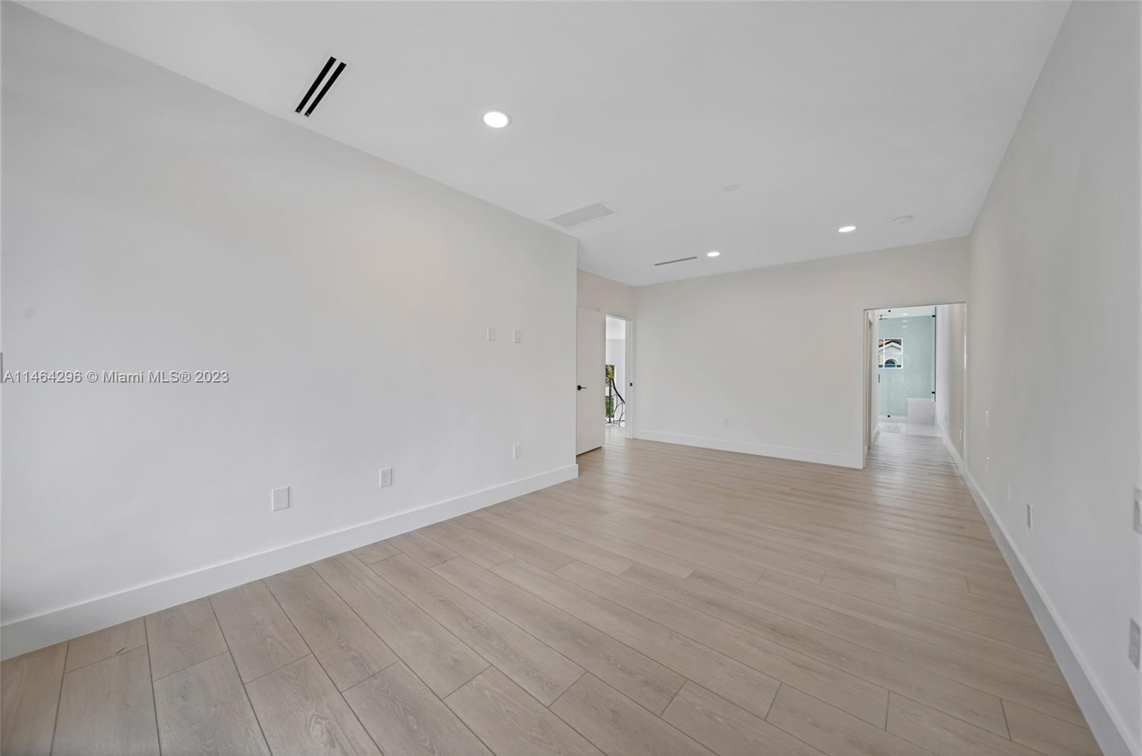 ISLAND WAY - Residential