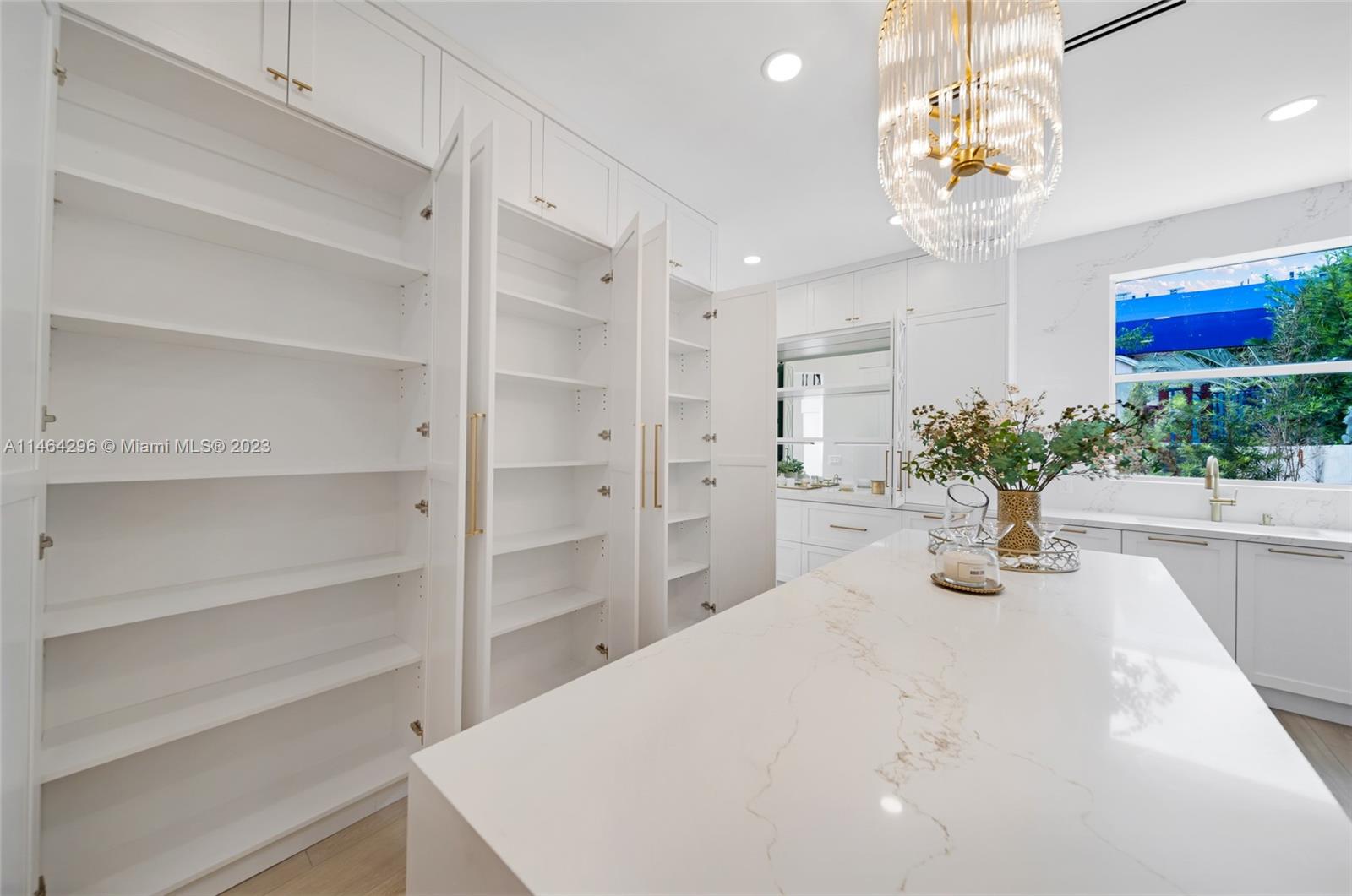 ISLAND WAY - Residential