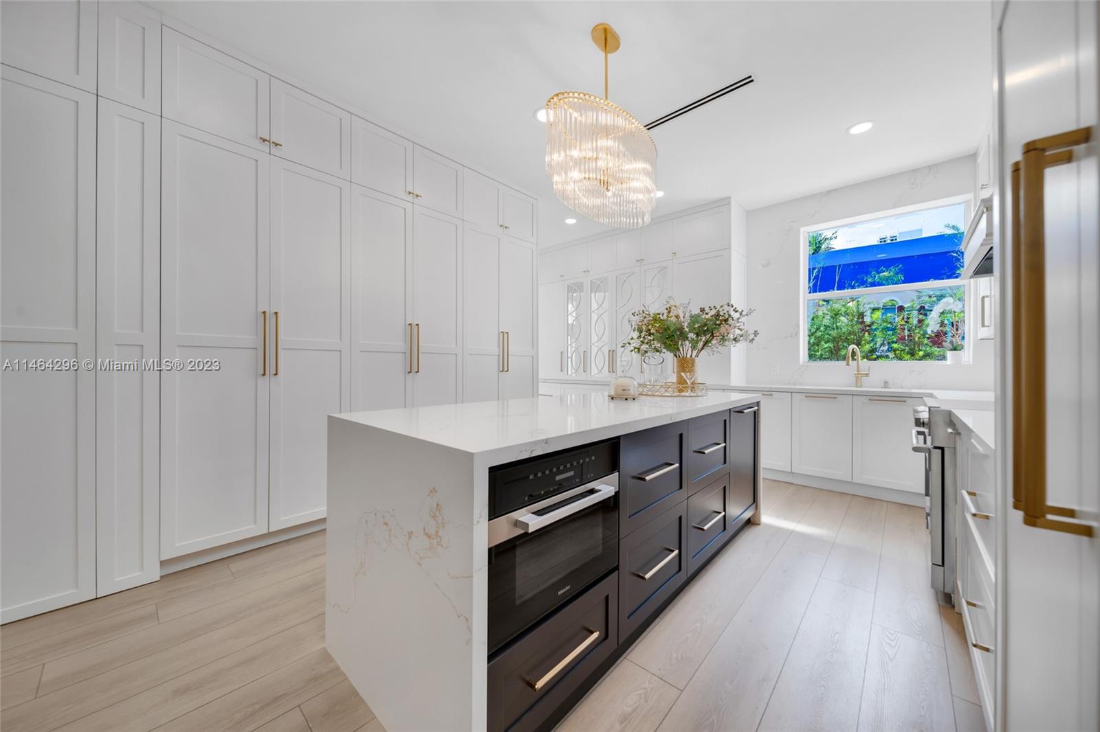 ISLAND WAY - Residential