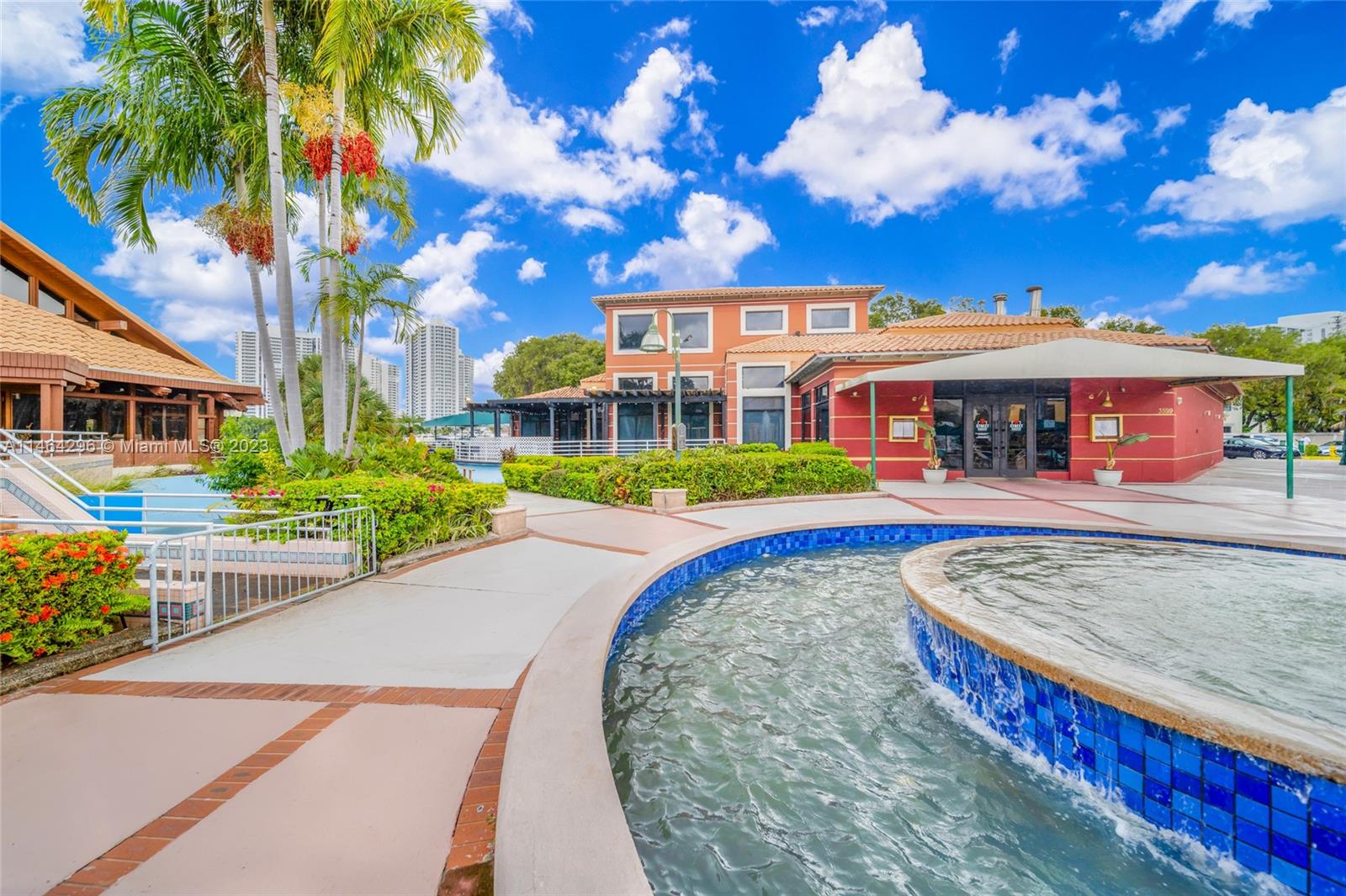 ISLAND WAY - Residential