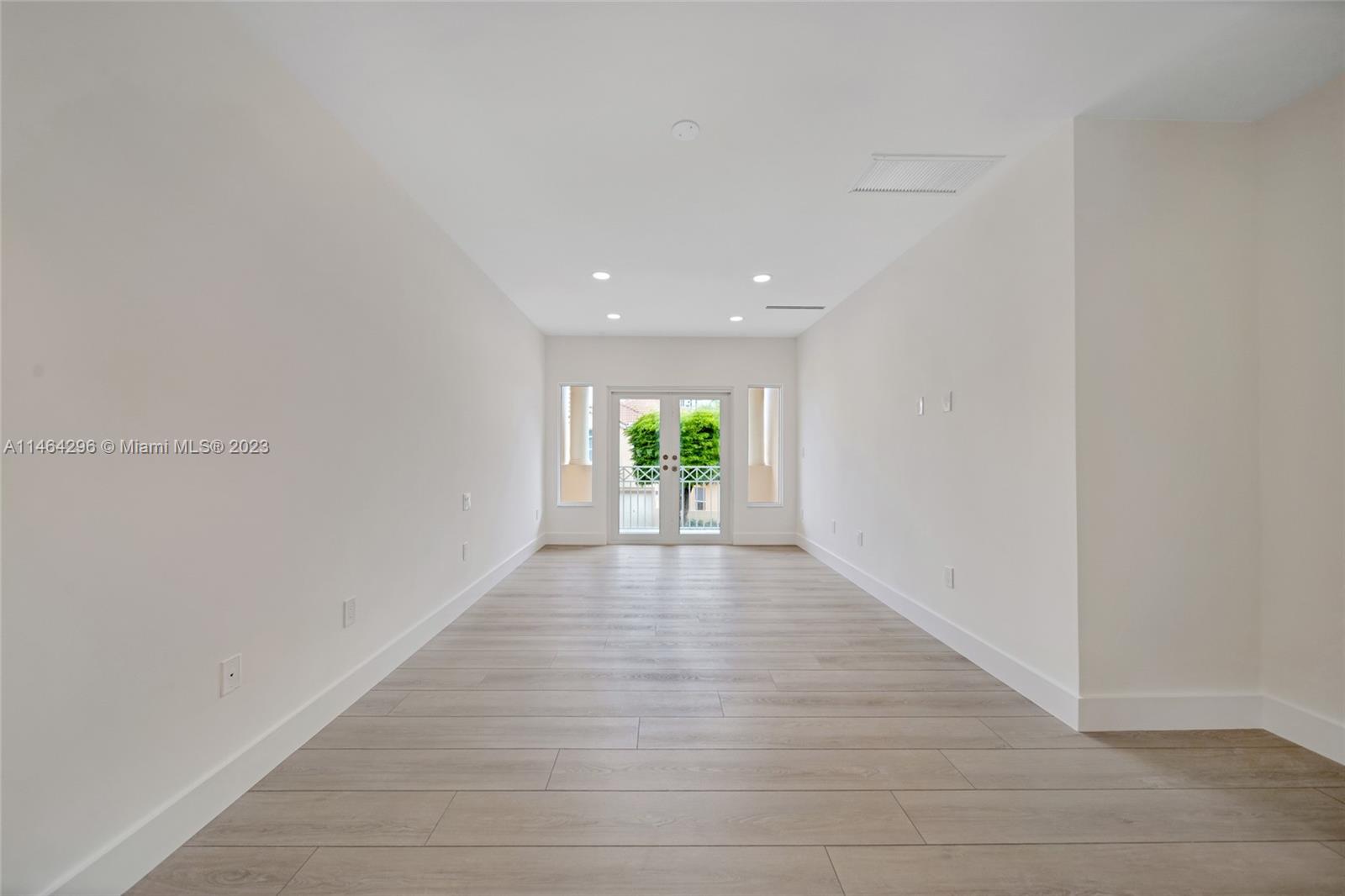 ISLAND WAY - Residential