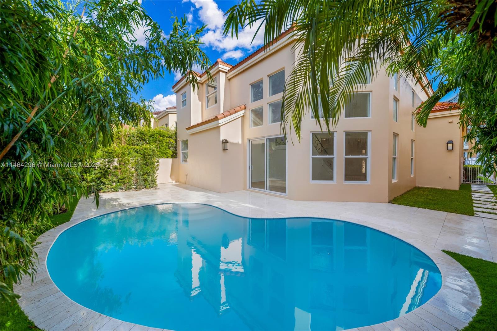 ISLAND WAY - Residential