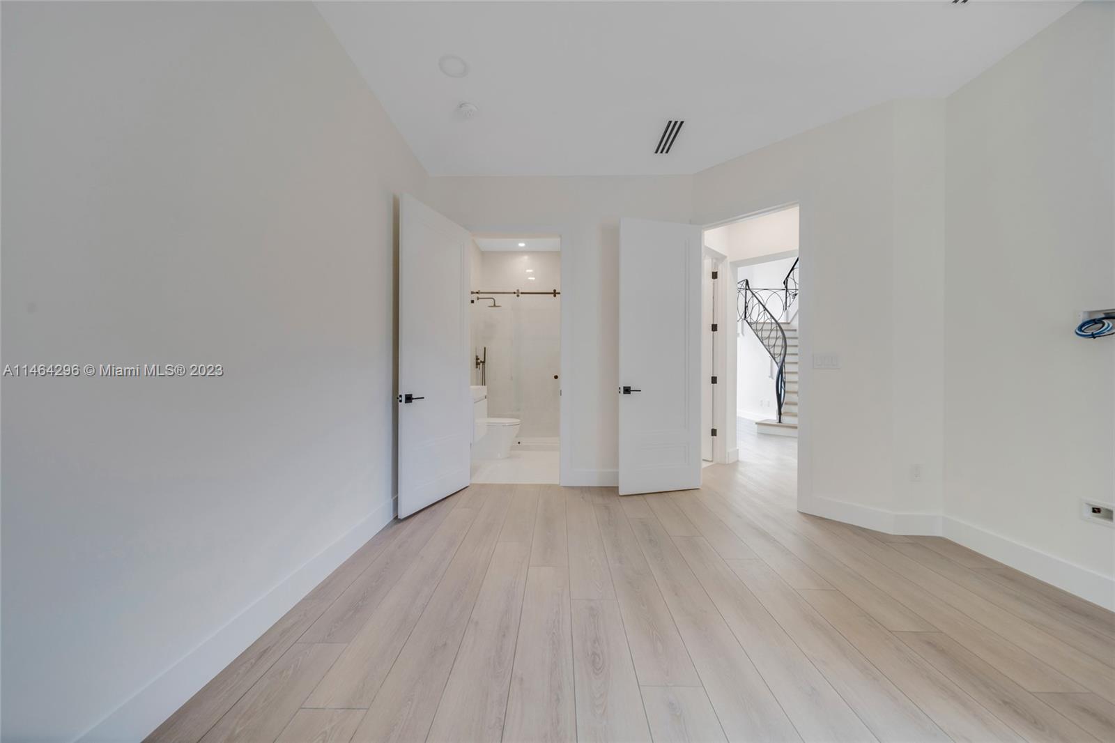 ISLAND WAY - Residential