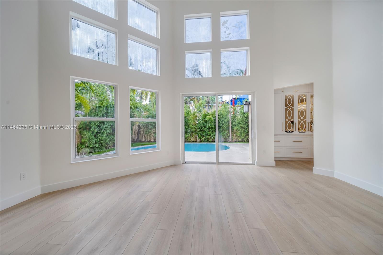 ISLAND WAY - Residential