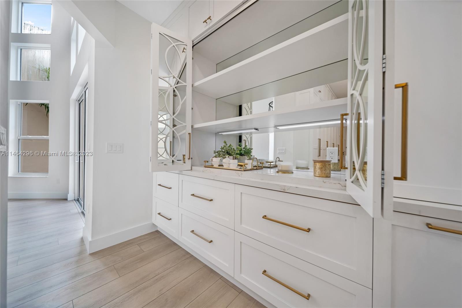 ISLAND WAY - Residential