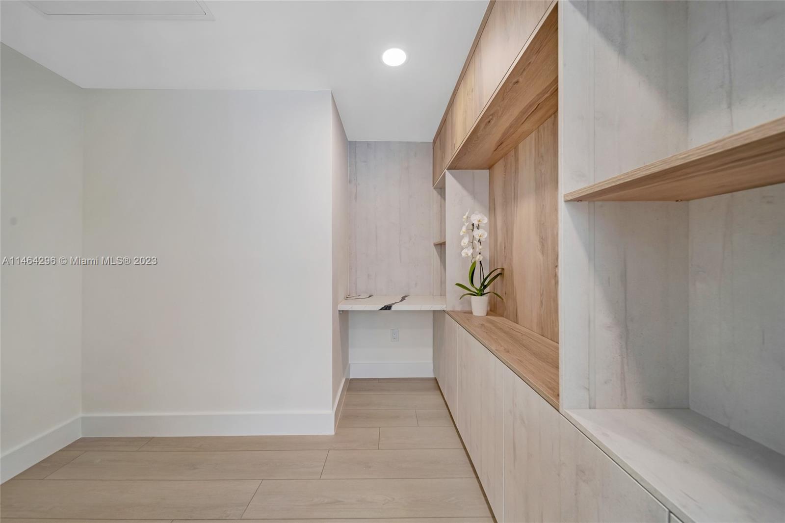 ISLAND WAY - Residential