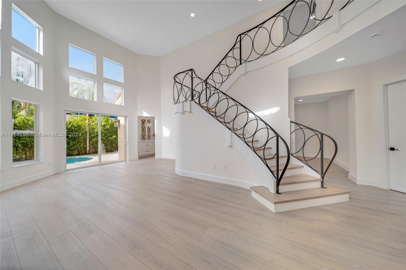 ISLAND WAY - Residential