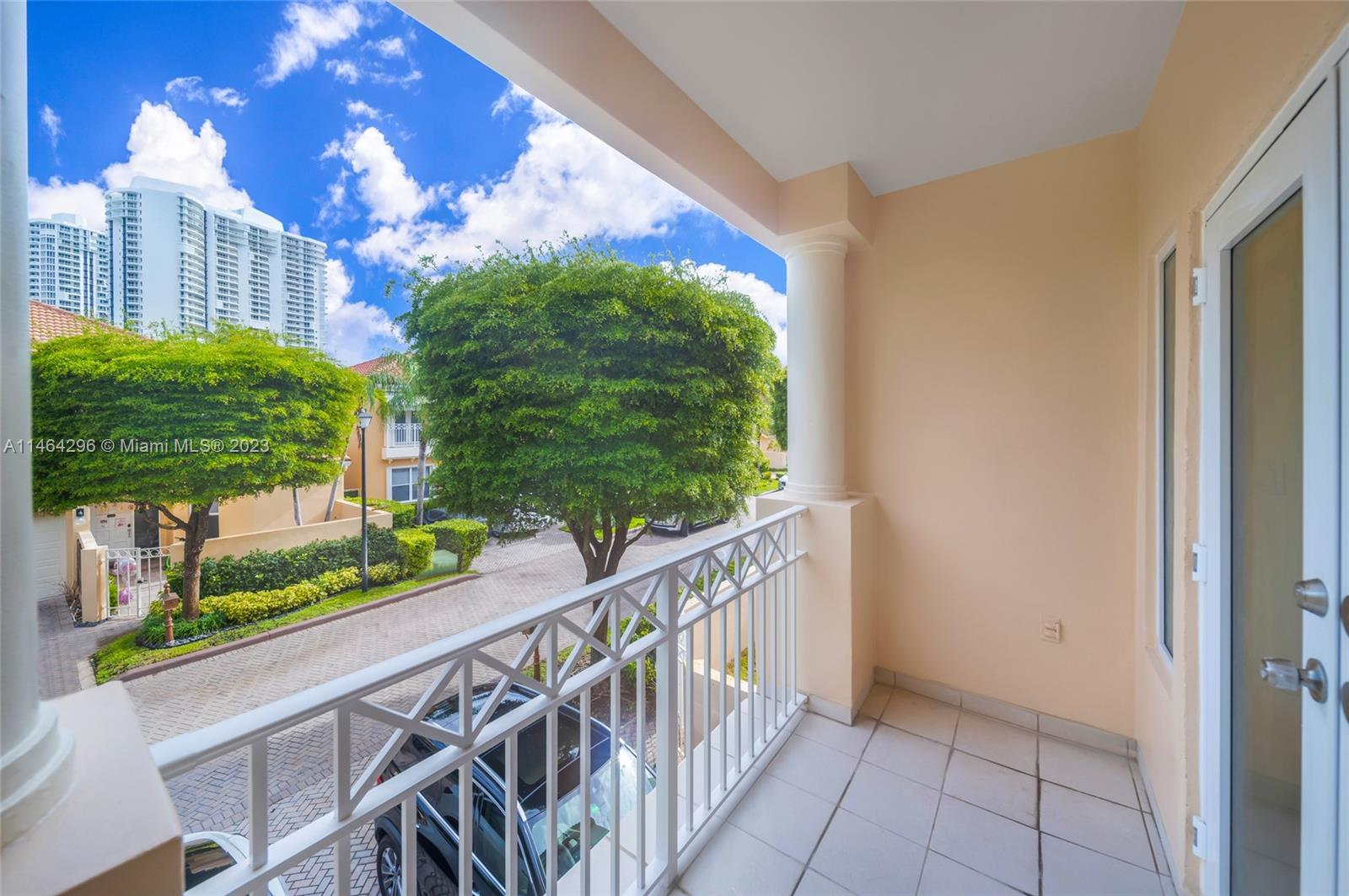 ISLAND WAY - Residential