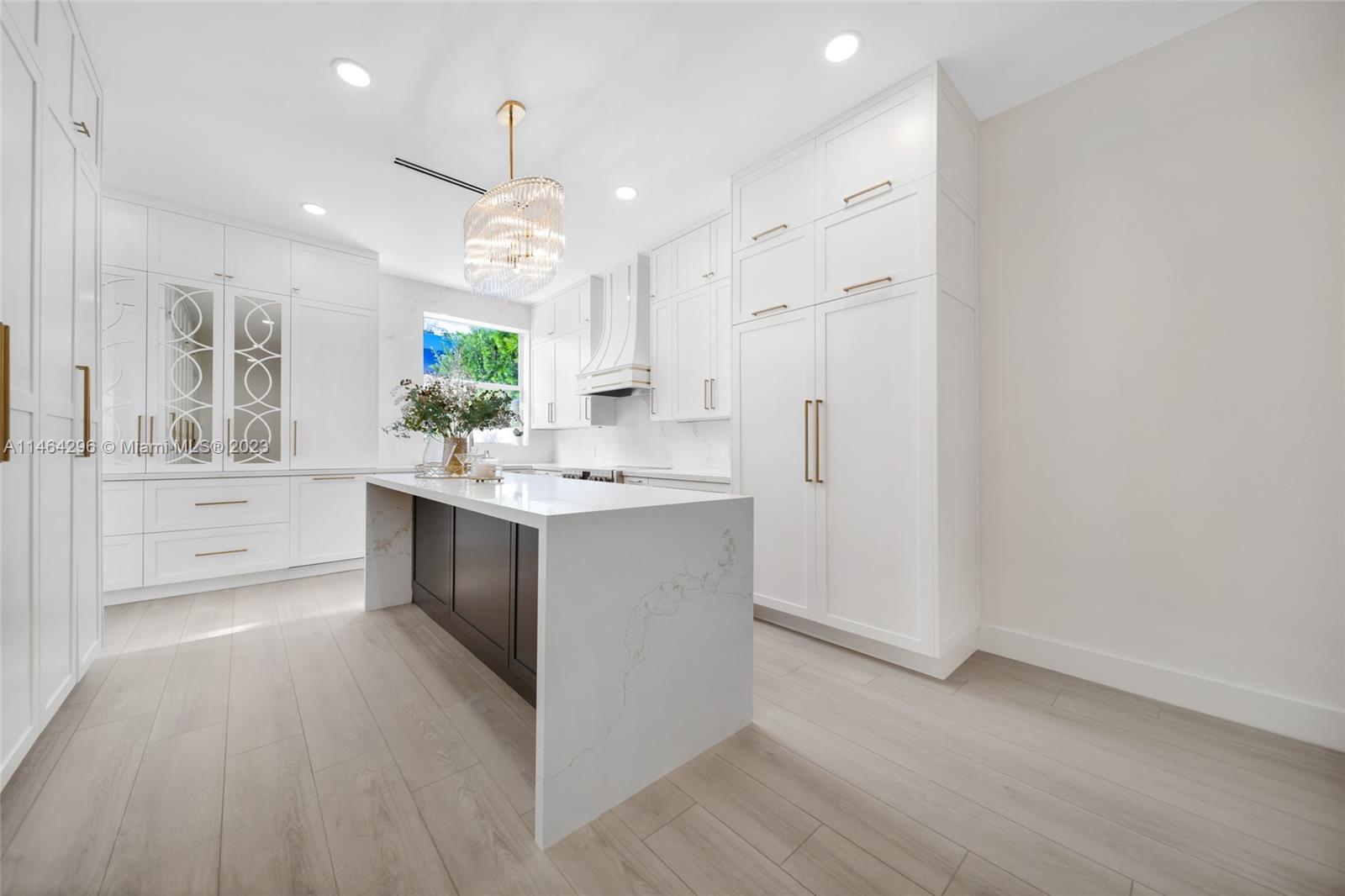 ISLAND WAY - Residential