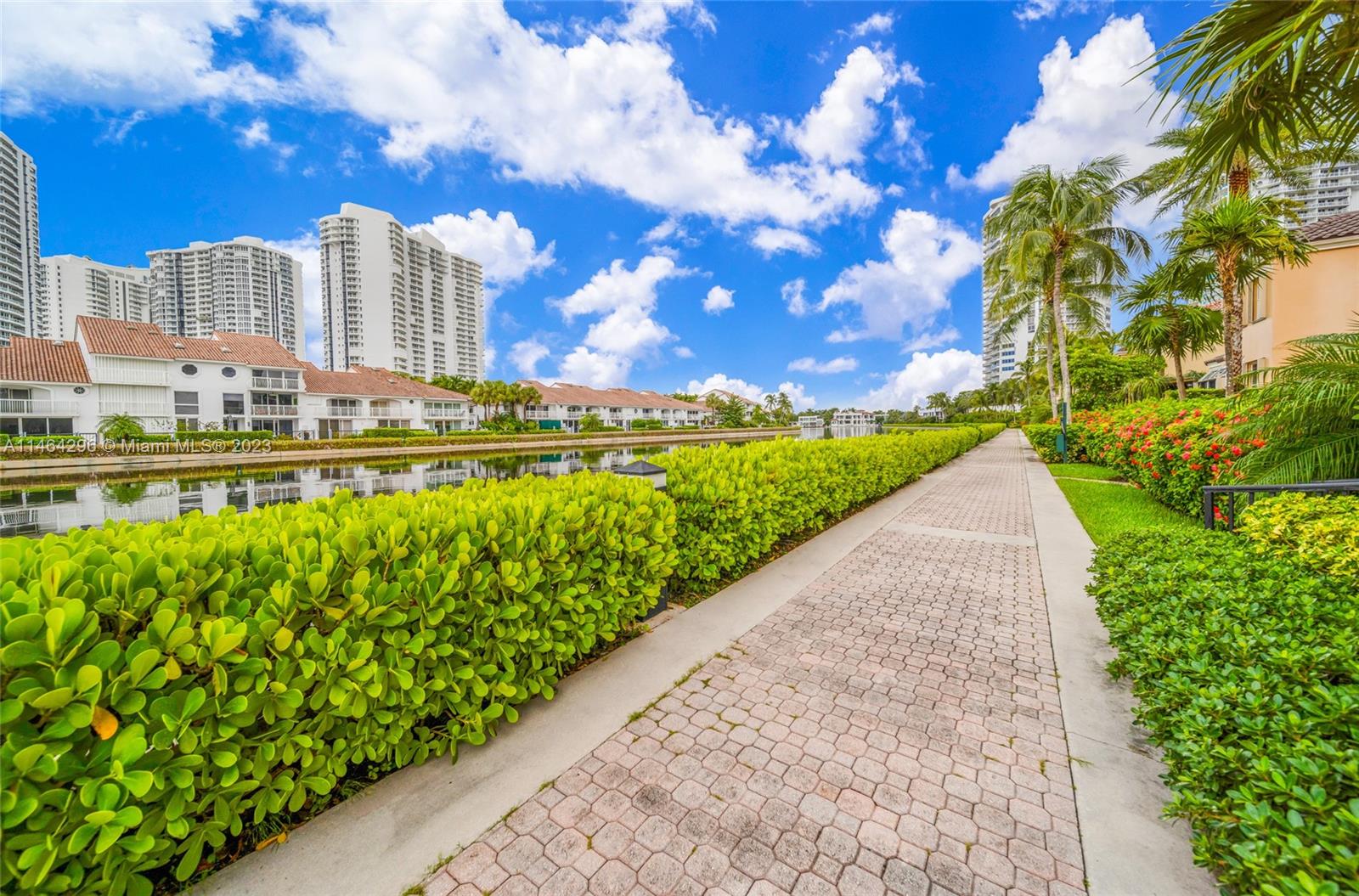 ISLAND WAY - Residential