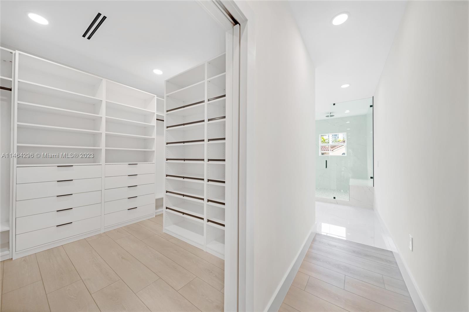 ISLAND WAY - Residential