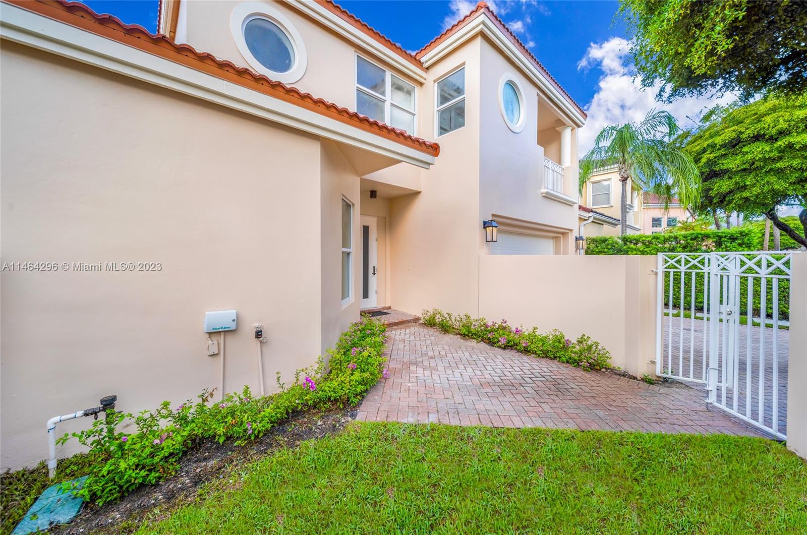 ISLAND WAY - Residential