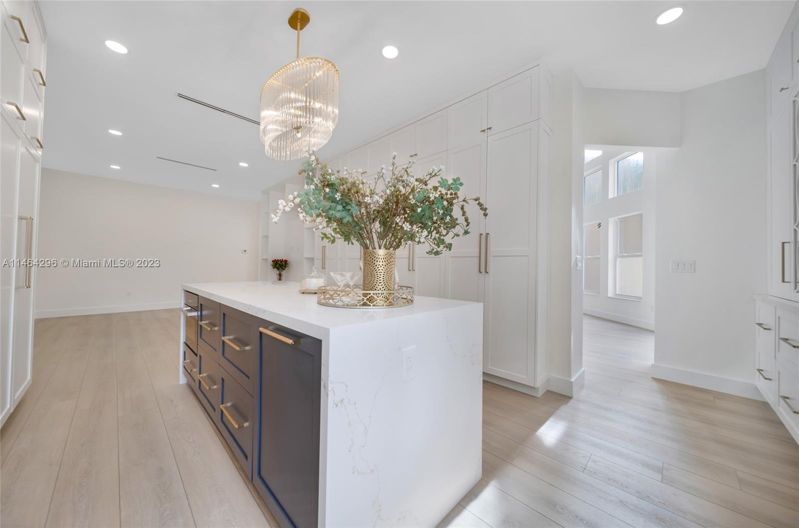 ISLAND WAY - Residential