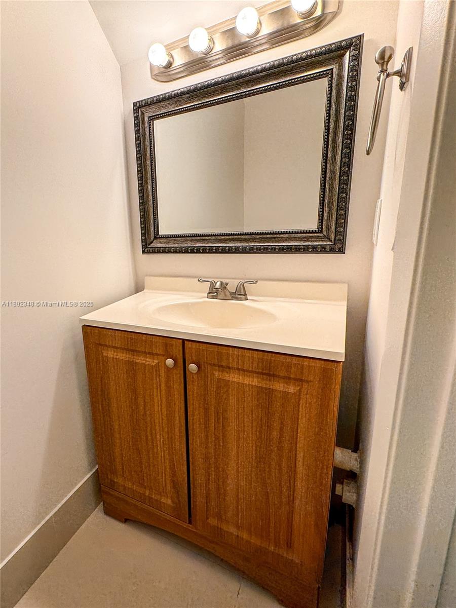 RESUBDIVISION OF LINDA TE - Residential Lease