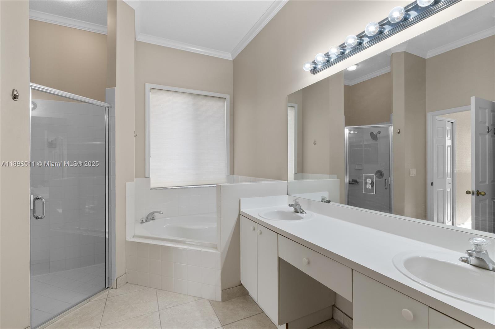 LAKES BY THE BAY AMBER - Residential