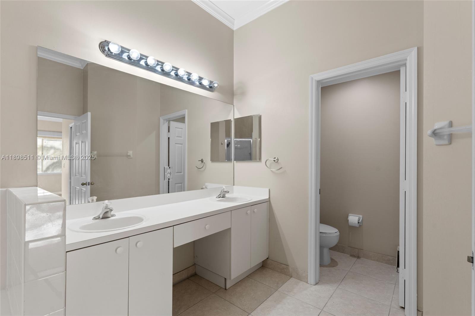 LAKES BY THE BAY AMBER - Residential