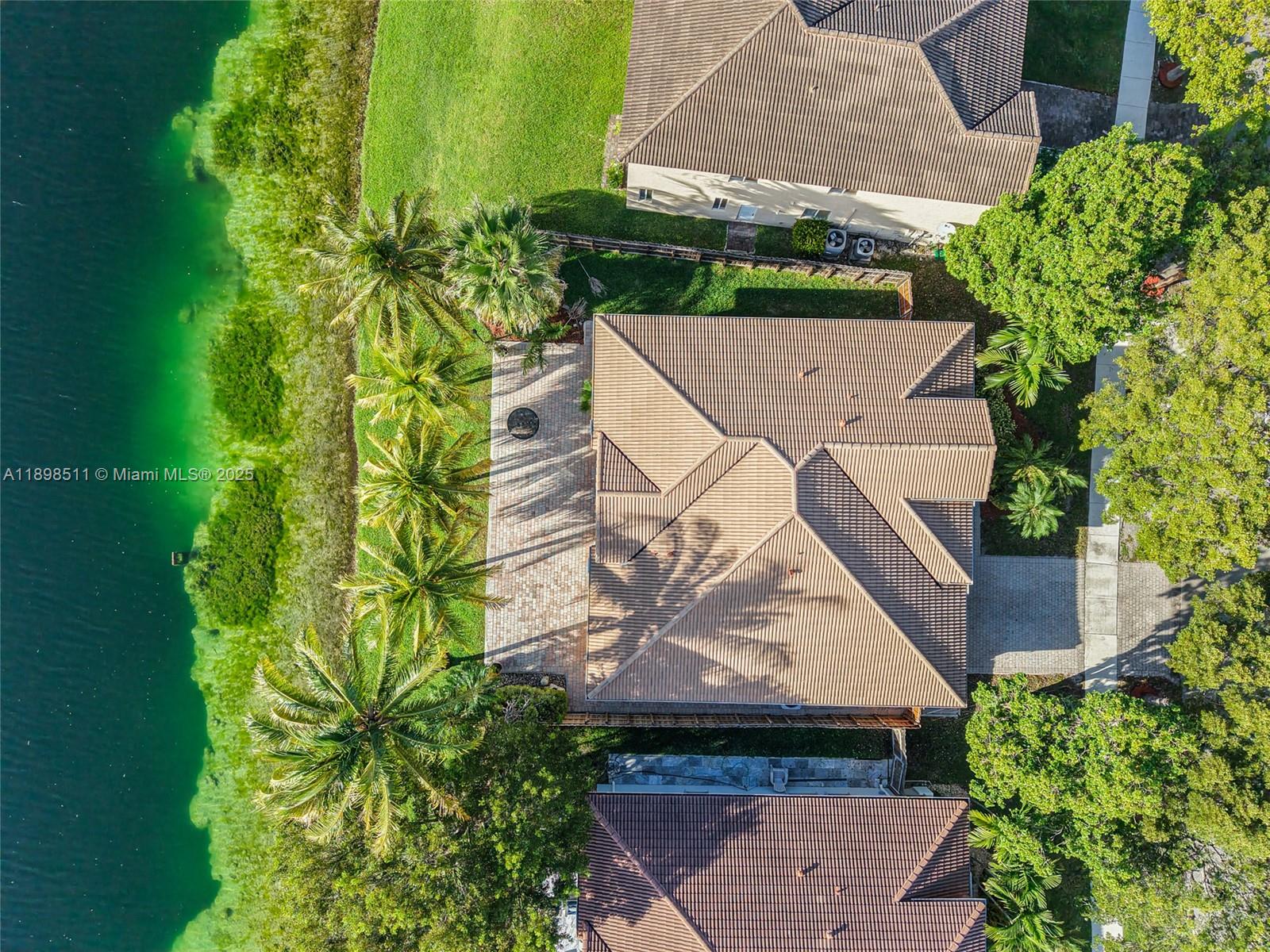 LAKES BY THE BAY AMBER - Residential