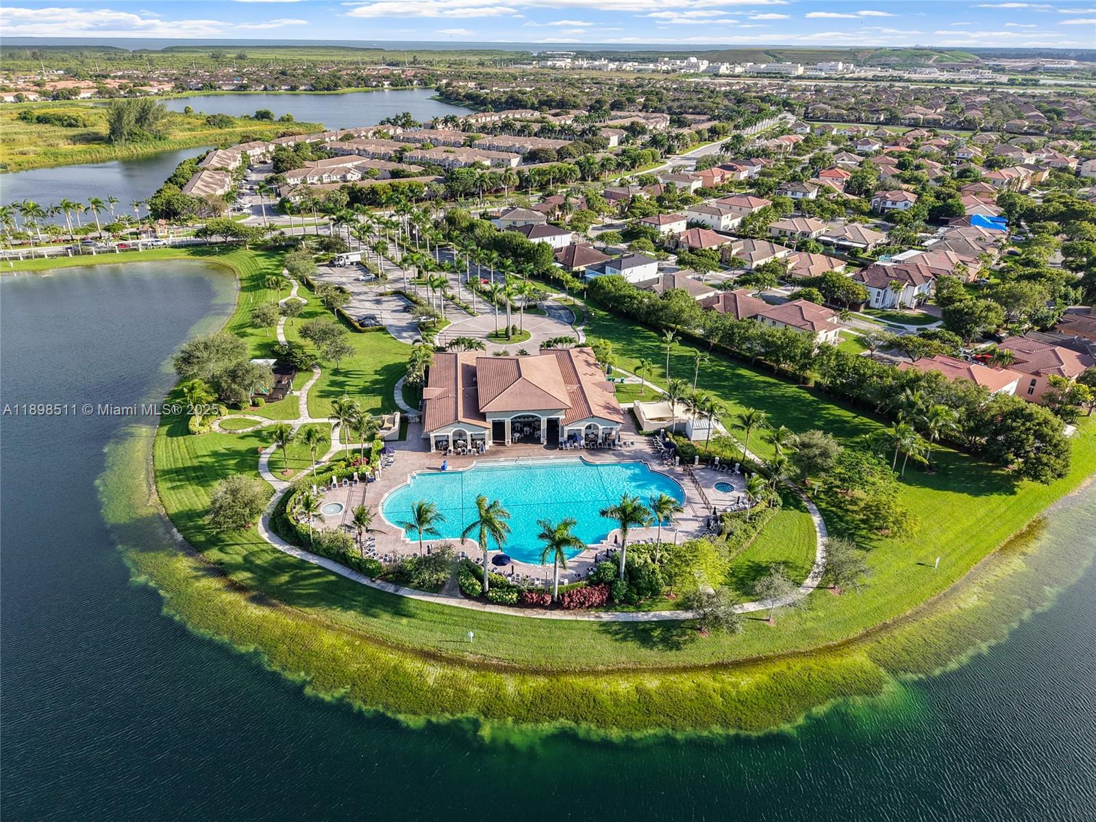 LAKES BY THE BAY AMBER - Residential