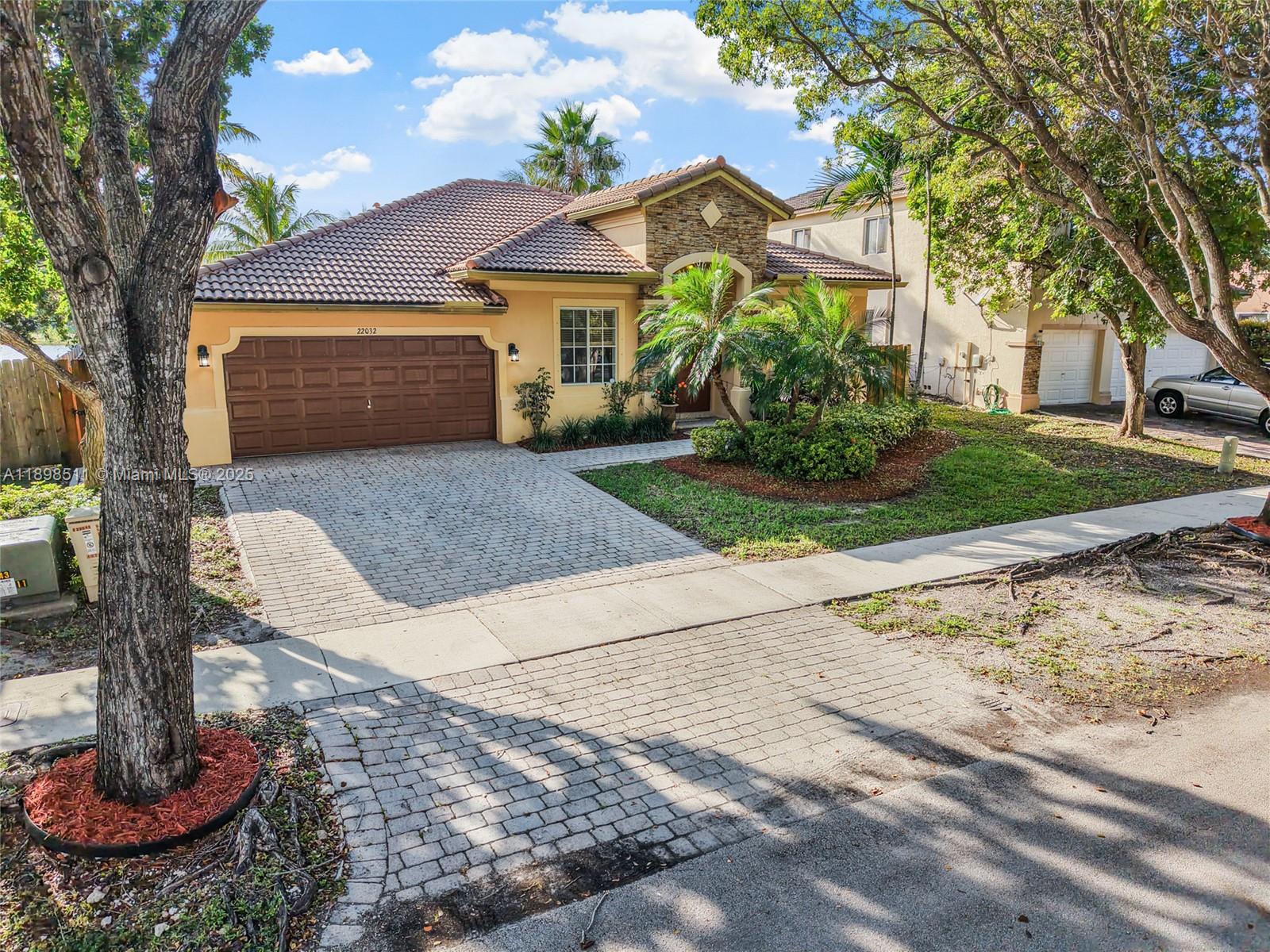 LAKES BY THE BAY AMBER - Residential