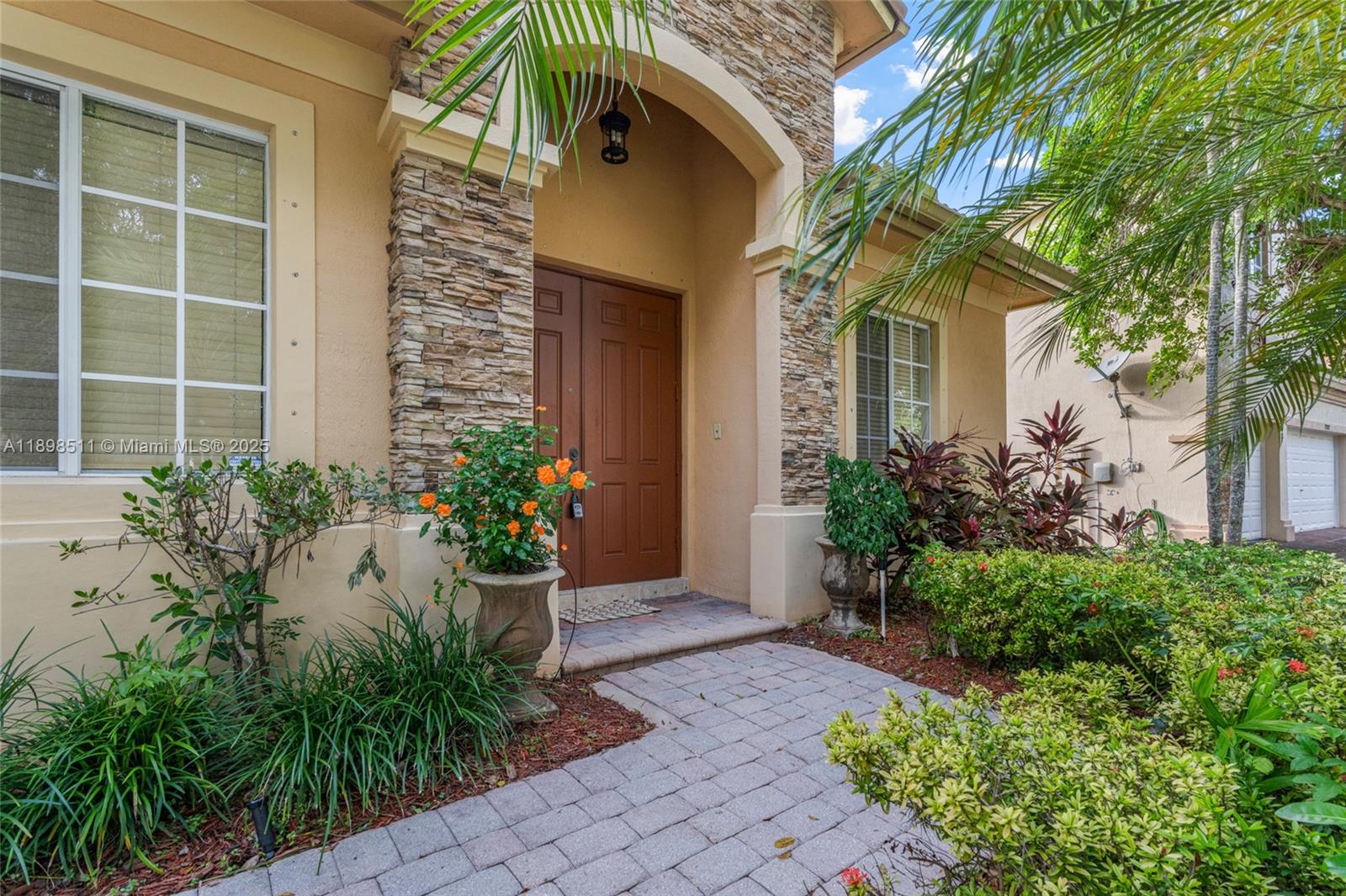 LAKES BY THE BAY AMBER - Residential