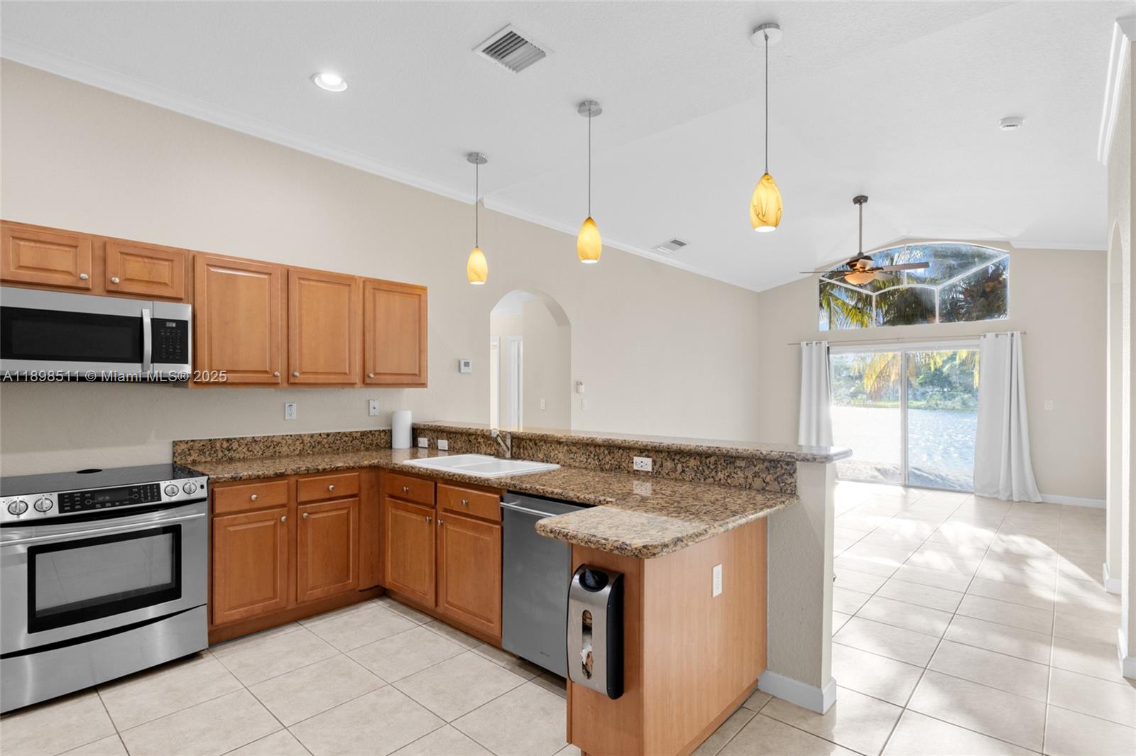 LAKES BY THE BAY AMBER - Residential