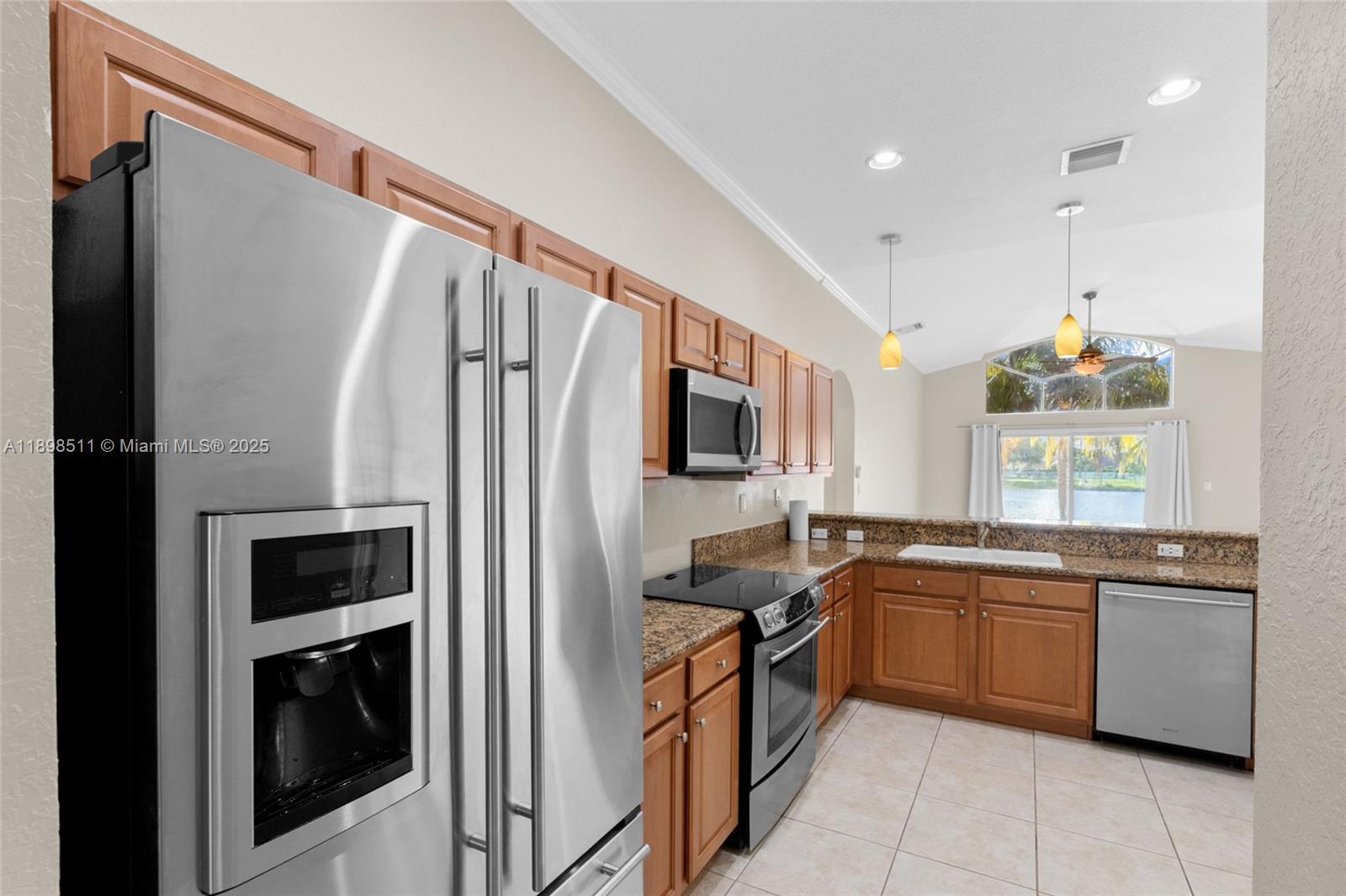 LAKES BY THE BAY AMBER - Residential