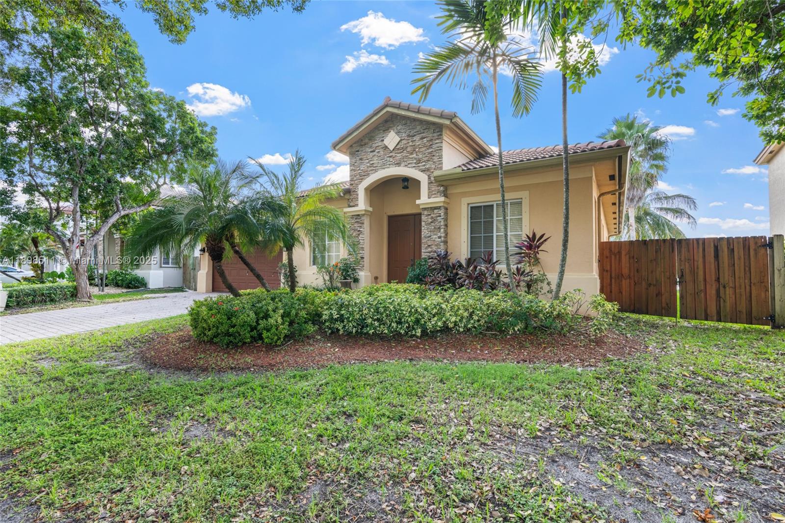 LAKES BY THE BAY AMBER - Residential