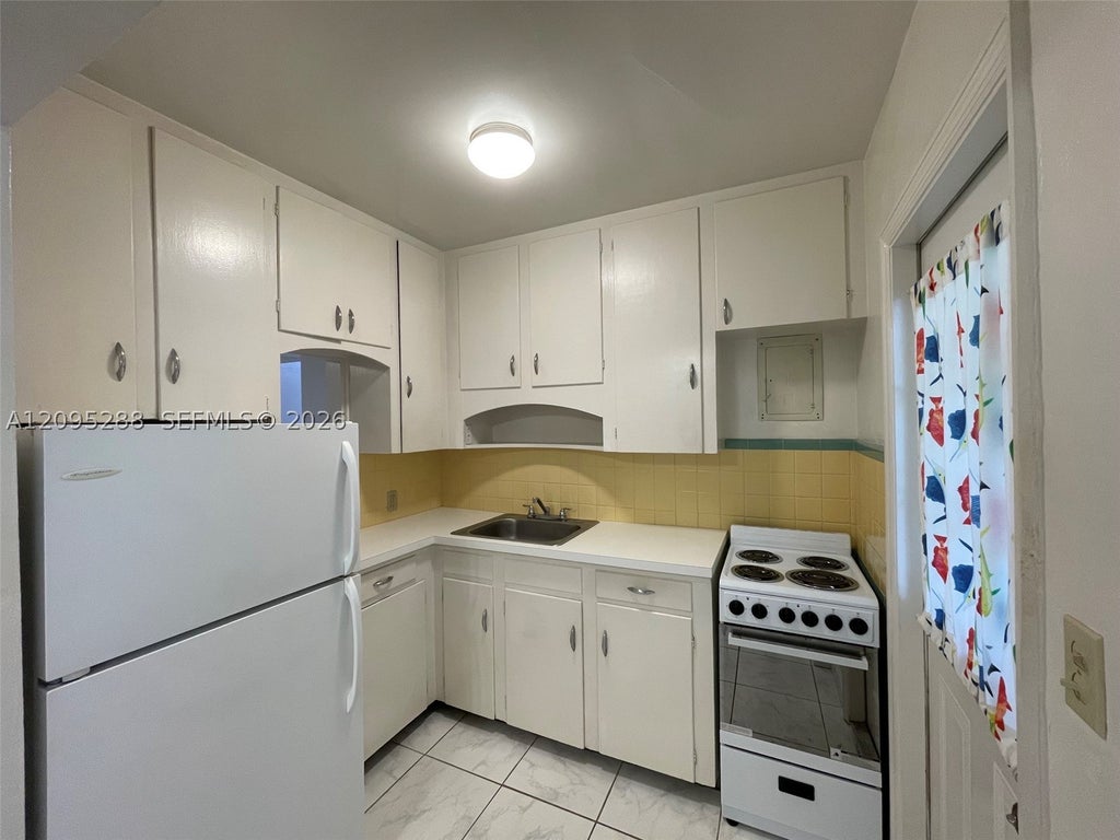Photo of 700 SE 16th St #702, Fort Lauderdale, FL 33316 (MLS # A12095288)