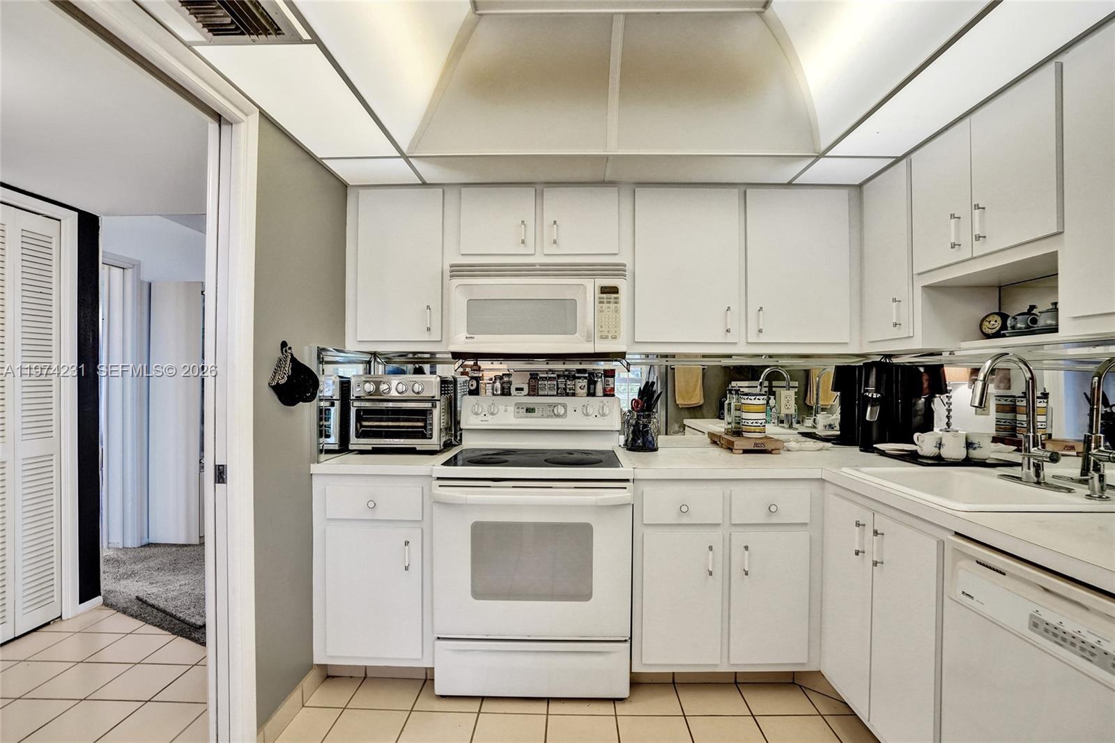 NO 96 PALM-AIRE COUNTRY C - Residential Lease