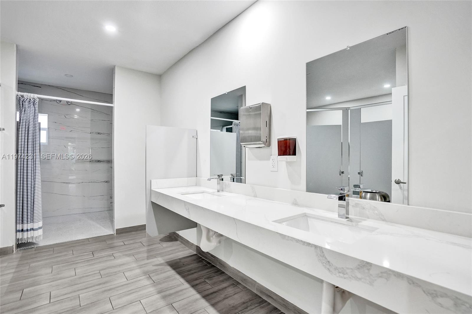 NO 96 PALM-AIRE COUNTRY C - Residential Lease