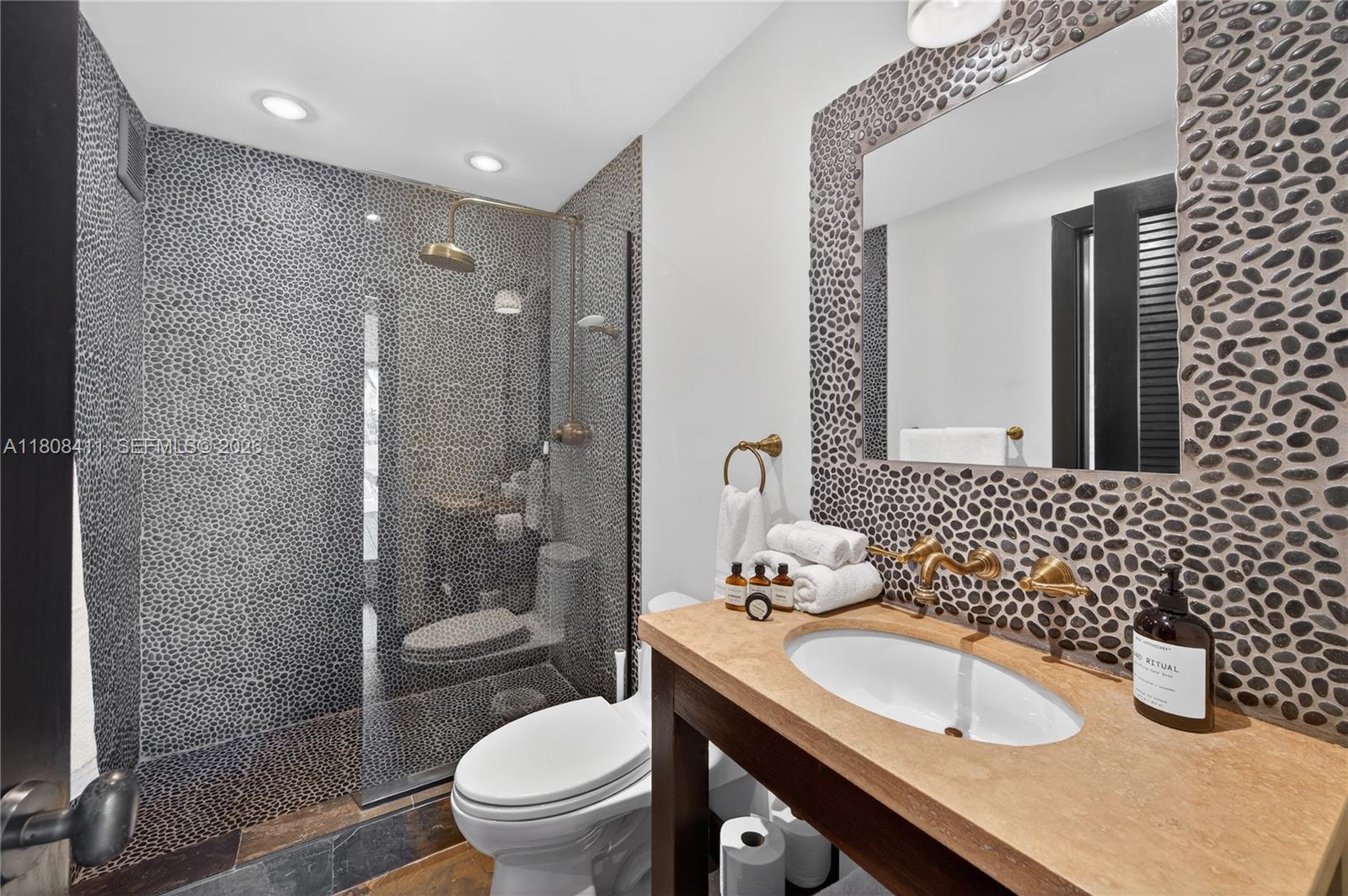 SAN MARINO ISLAND - Residential