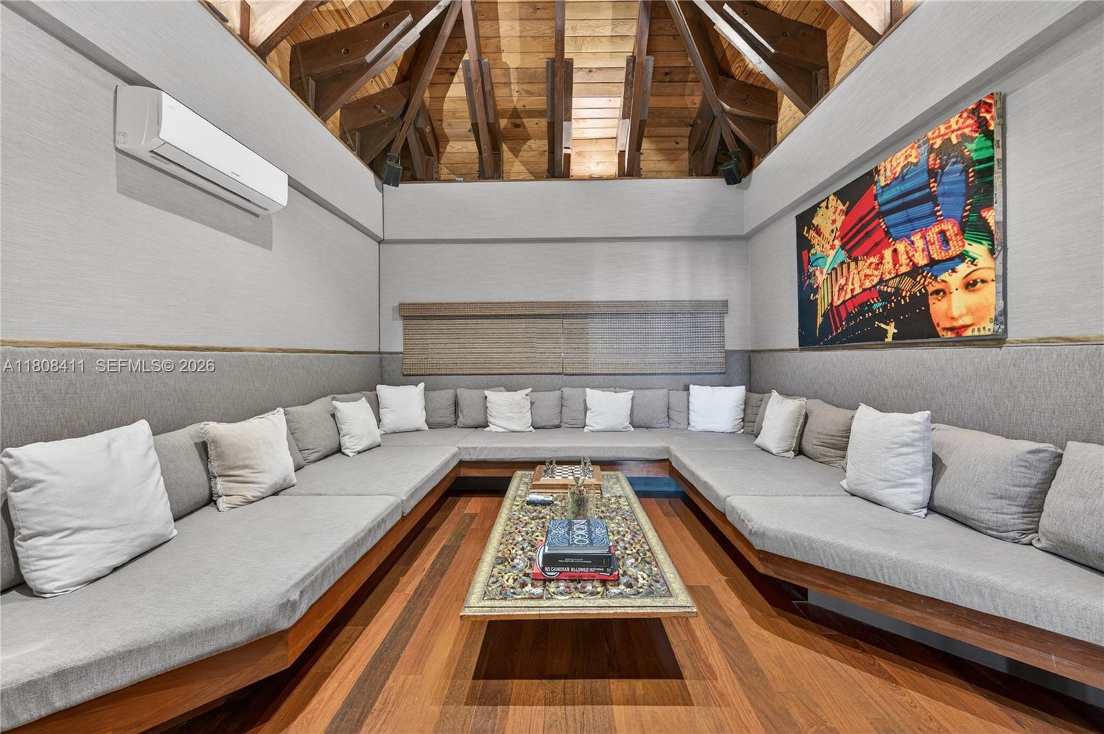 SAN MARINO ISLAND - Residential